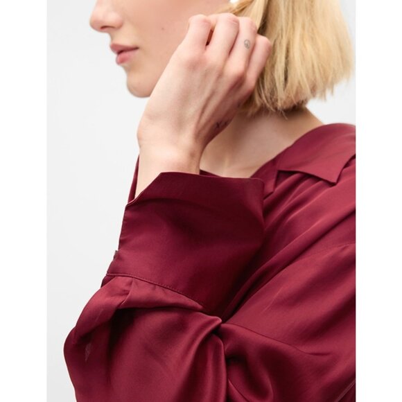 GAP Relaxed Satin Shirt in Red Delicious, Size L - Picture 11 of 11